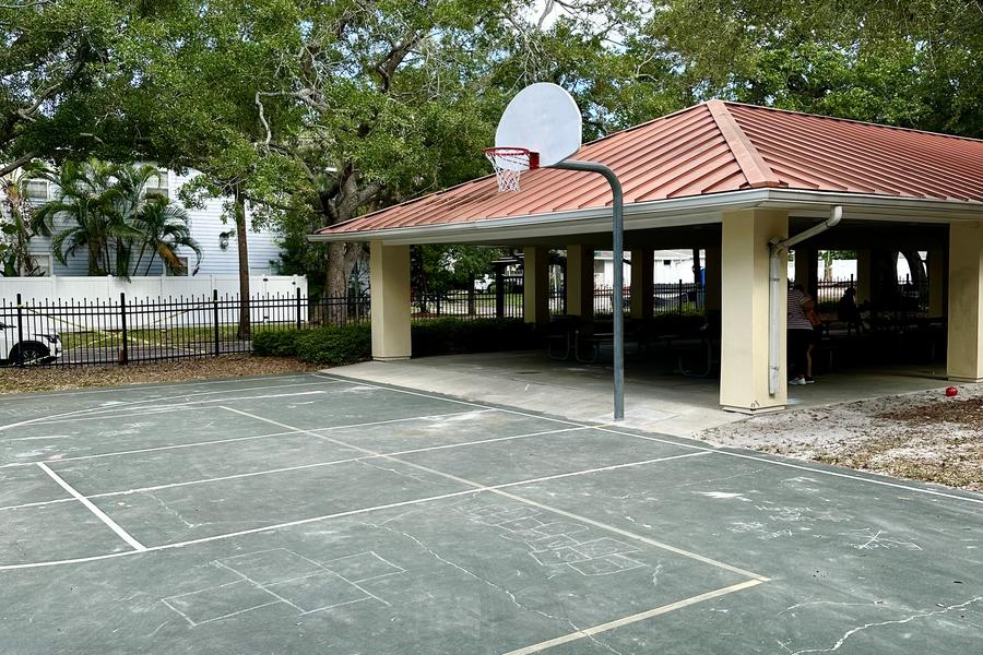 Palma Ceia Park basketball