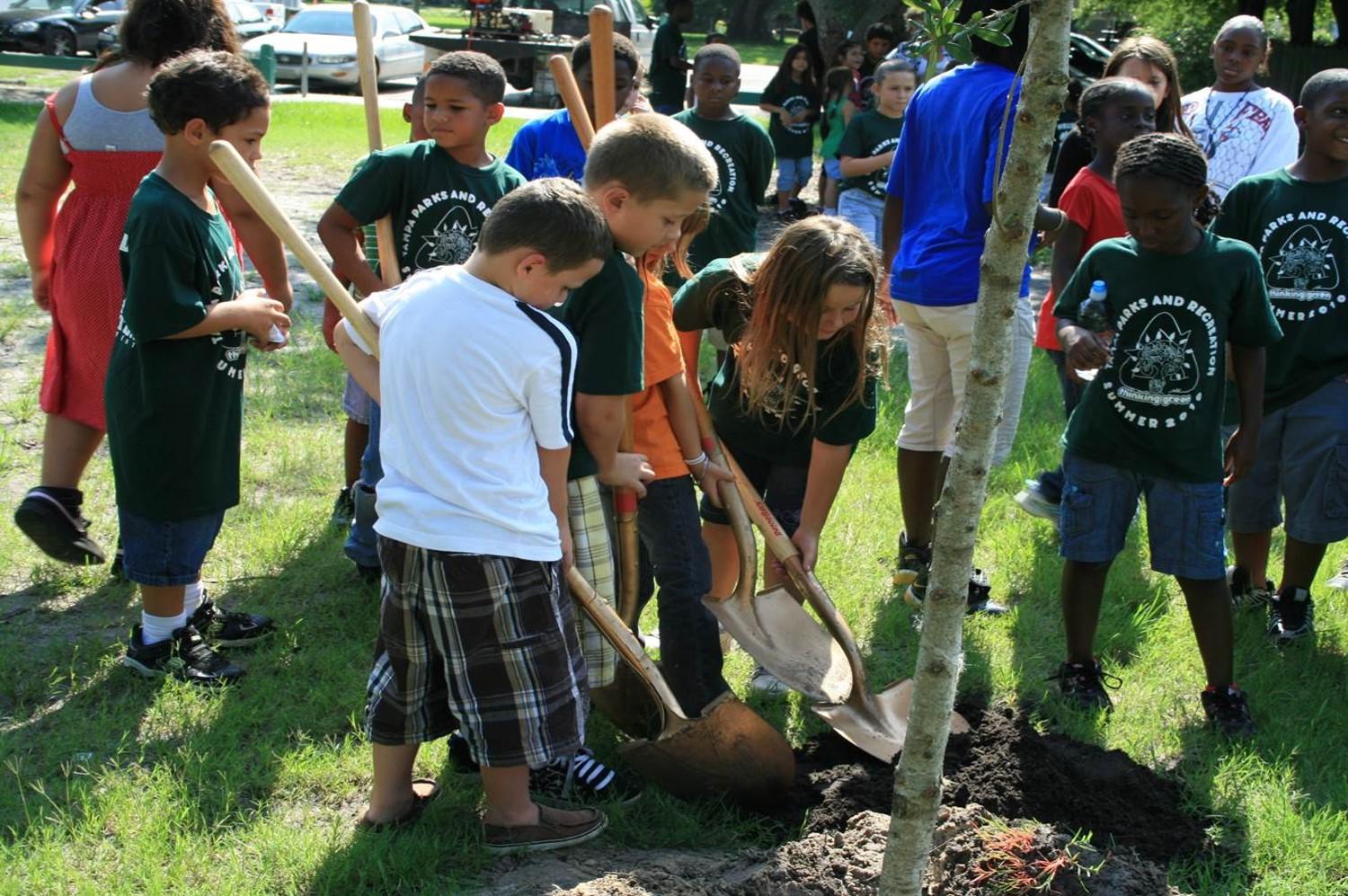 Tampa Recreation kids planting trees